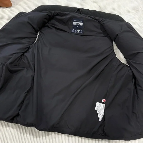 Abercrombie & Fitch Men's Black Quilted Vest - Picture 4 of 5